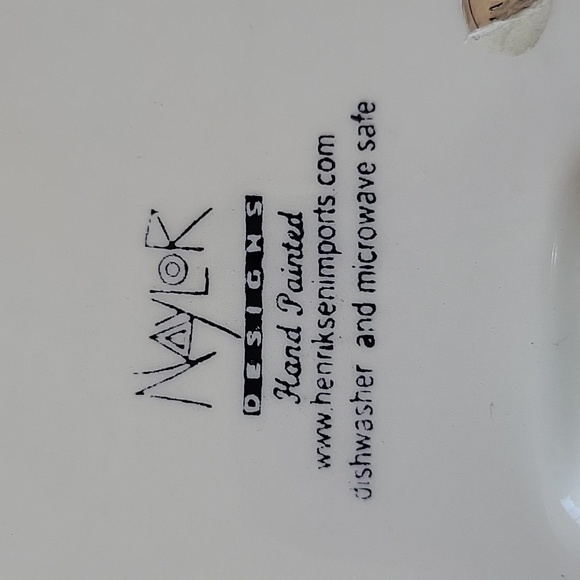 NAYLOR DESIGNS Hand Painted Hearts Valentine's Hanging Plate (9.75” x 9.75”) - Picture 9 of 10